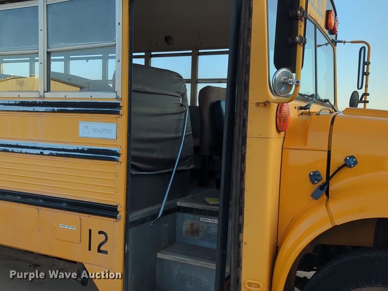 image for item OL9260 1992 International 3800 school bus
