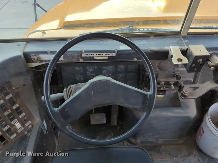 image for item OL9260 1992 International 3800 school bus