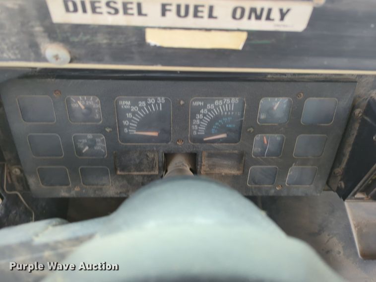 image for item OL9260 1992 International 3800 school bus