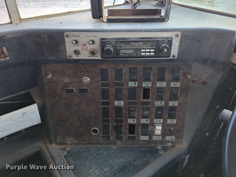 image for item OL9260 1992 International 3800 school bus