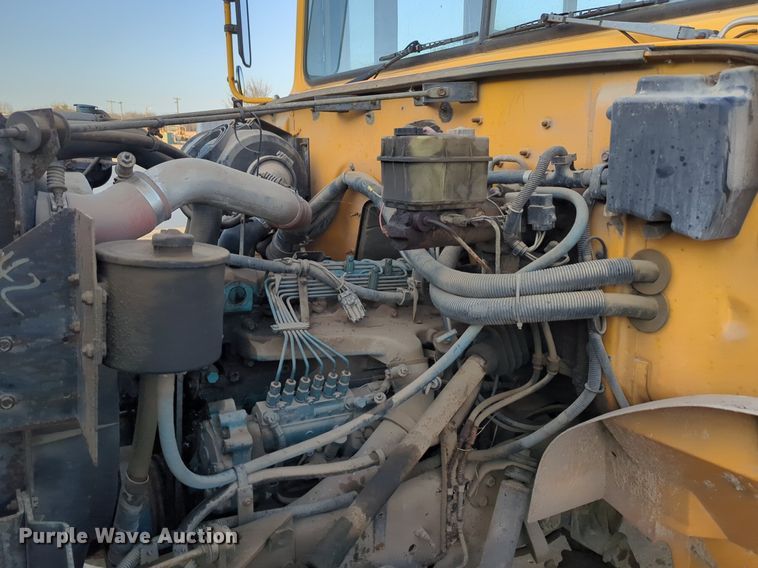 image for item OL9260 1992 International 3800 school bus