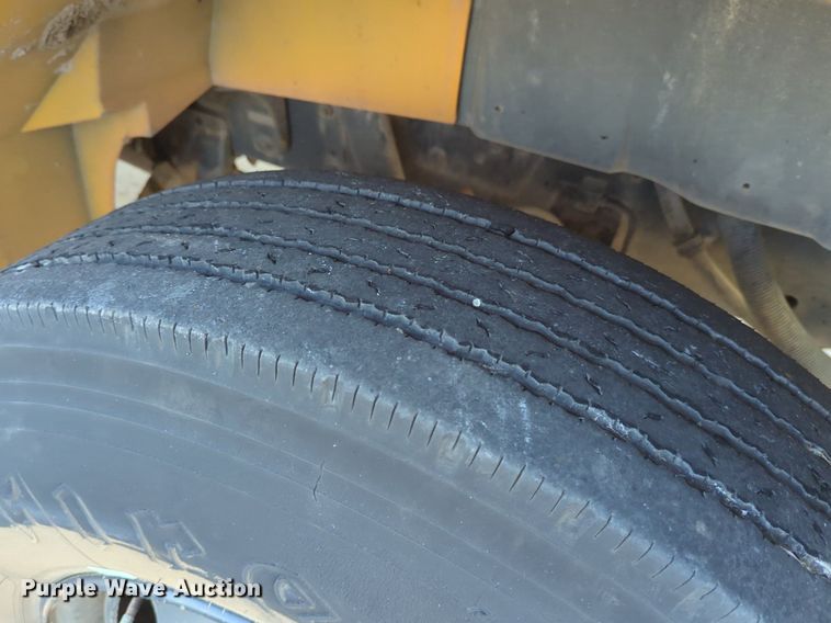 image for item OL9260 1992 International 3800 school bus