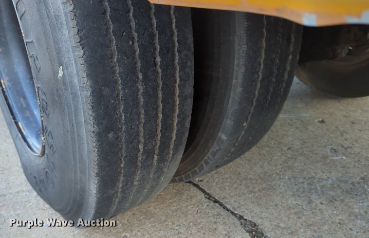 image for item OL9260 1992 International 3800 school bus