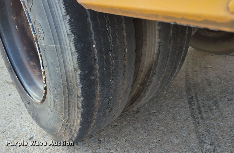 image for item OL9260 1992 International 3800 school bus