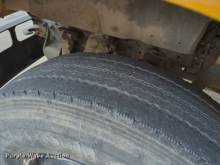 image for item OL9260 1992 International 3800 school bus