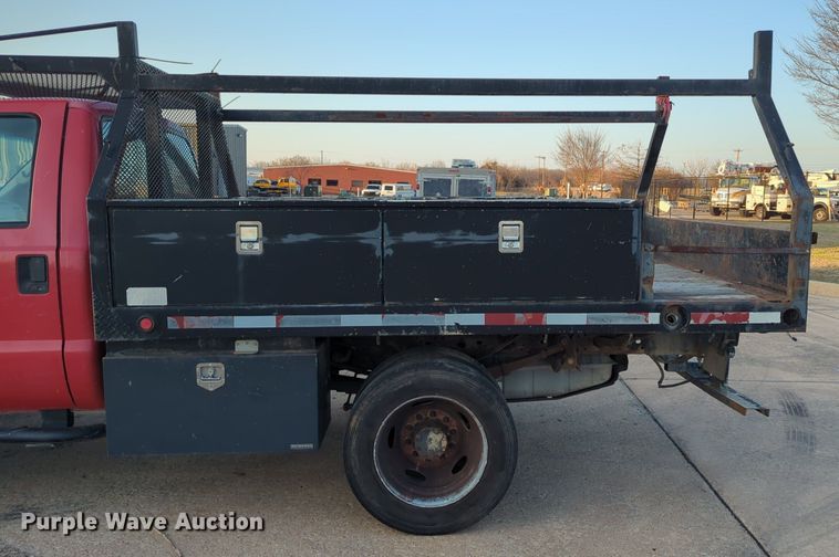 image for item OL9261 2006 Ford F450 Super Duty XL flatbed truck