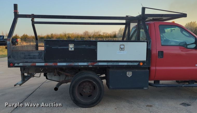 image for item OL9261 2006 Ford F450 Super Duty XL flatbed truck