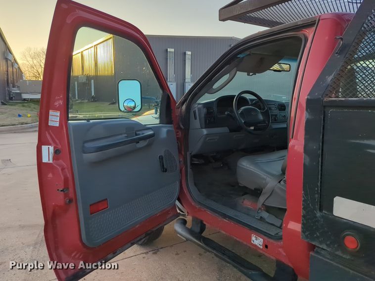 image for item OL9261 2006 Ford F450 Super Duty XL flatbed truck