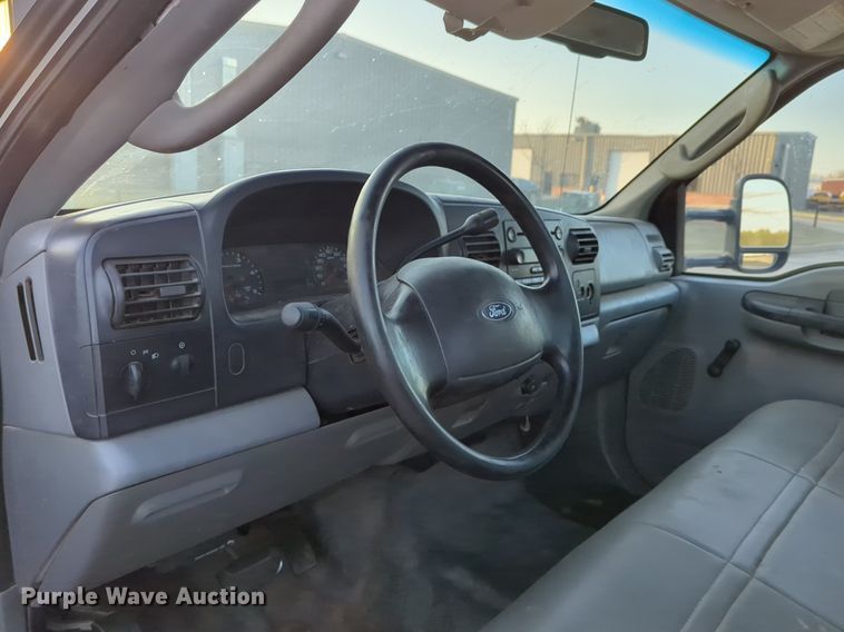 image for item OL9261 2006 Ford F450 Super Duty XL flatbed truck