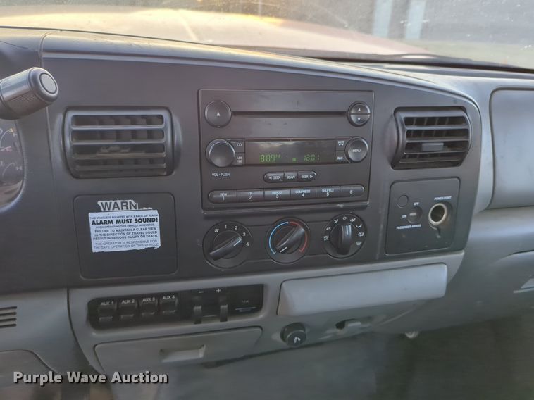 image for item OL9261 2006 Ford F450 Super Duty XL flatbed truck