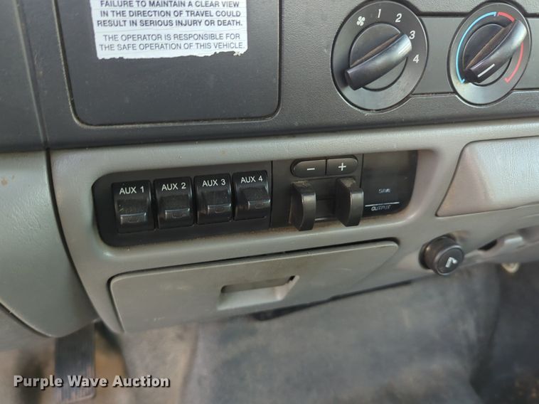 image for item OL9261 2006 Ford F450 Super Duty XL flatbed truck