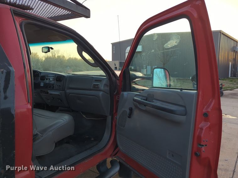 image for item OL9261 2006 Ford F450 Super Duty XL flatbed truck