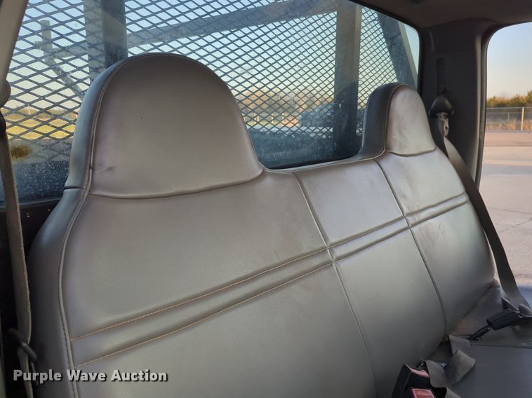 image for item OL9261 2006 Ford F450 Super Duty XL flatbed truck