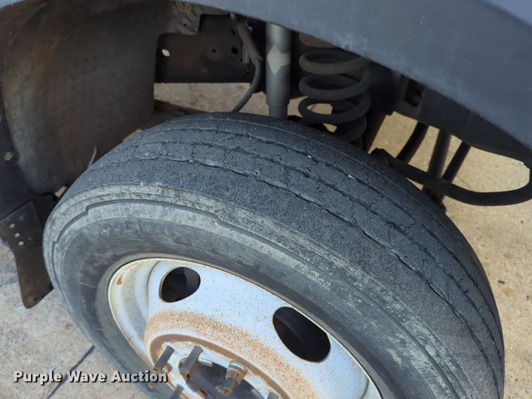 image for item OL9261 2006 Ford F450 Super Duty XL flatbed truck