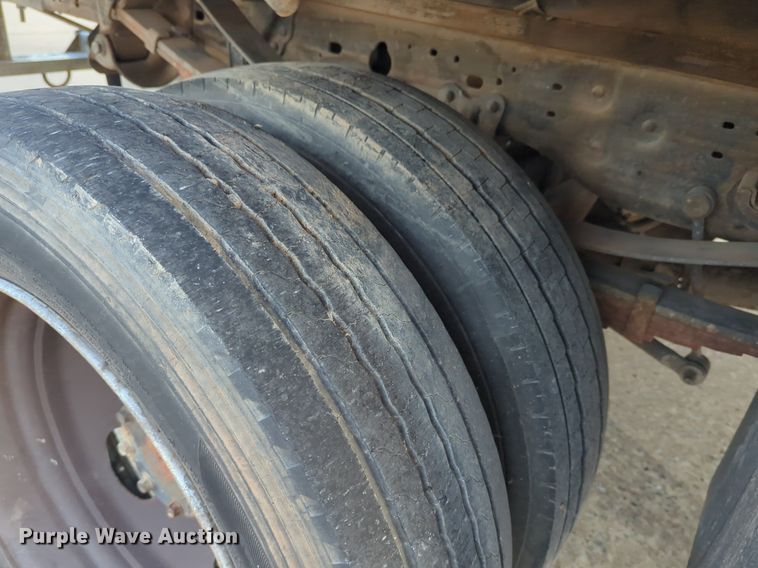 image for item OL9261 2006 Ford F450 Super Duty XL flatbed truck