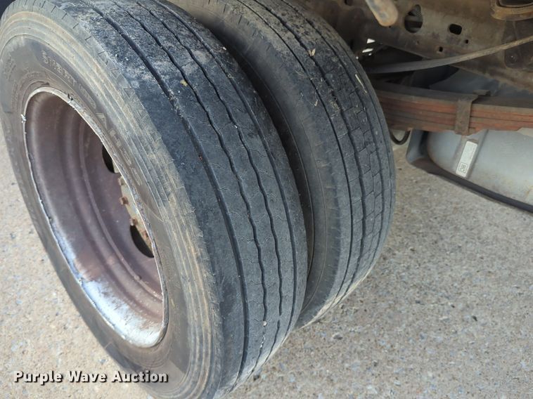 image for item OL9261 2006 Ford F450 Super Duty XL flatbed truck