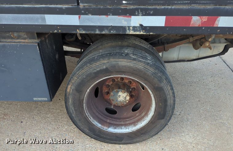 image for item OL9261 2006 Ford F450 Super Duty XL flatbed truck