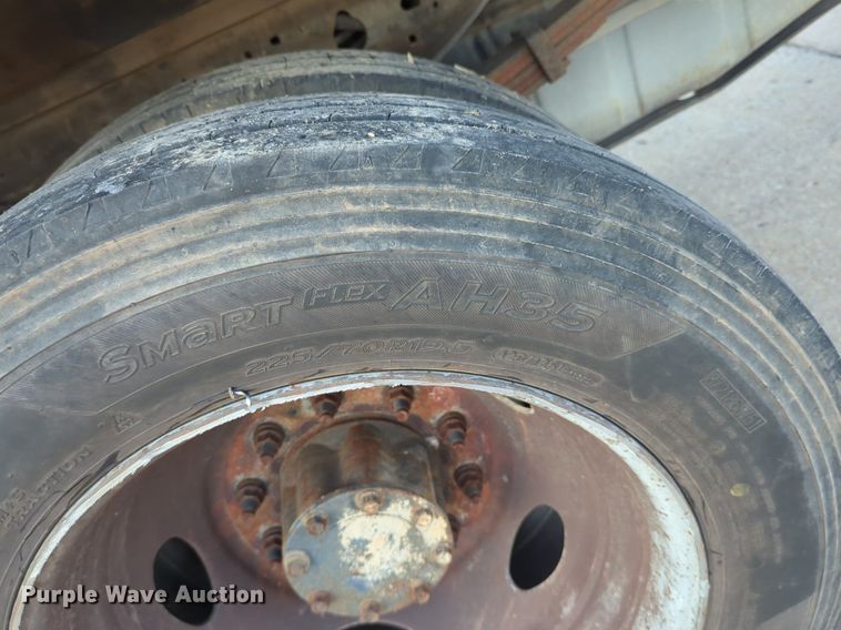 image for item OL9261 2006 Ford F450 Super Duty XL flatbed truck