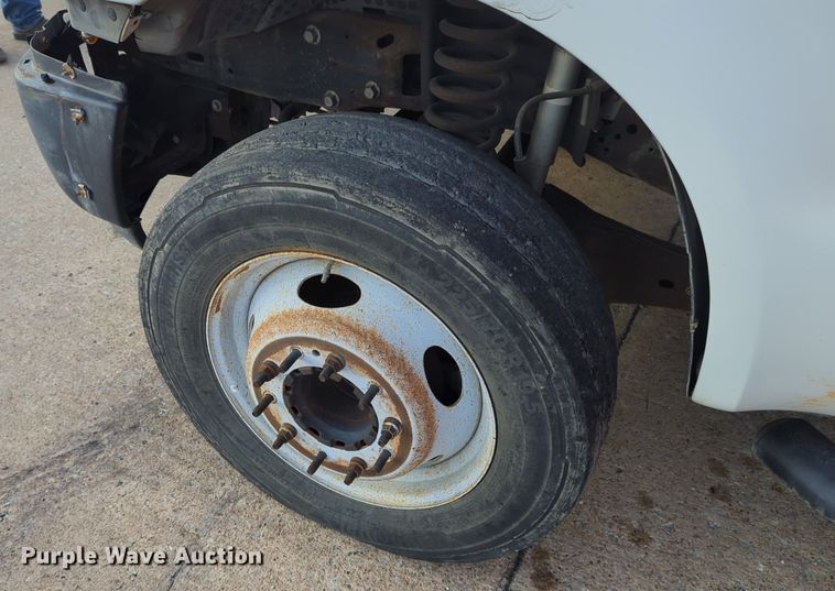 image for item OL9261 2006 Ford F450 Super Duty XL flatbed truck