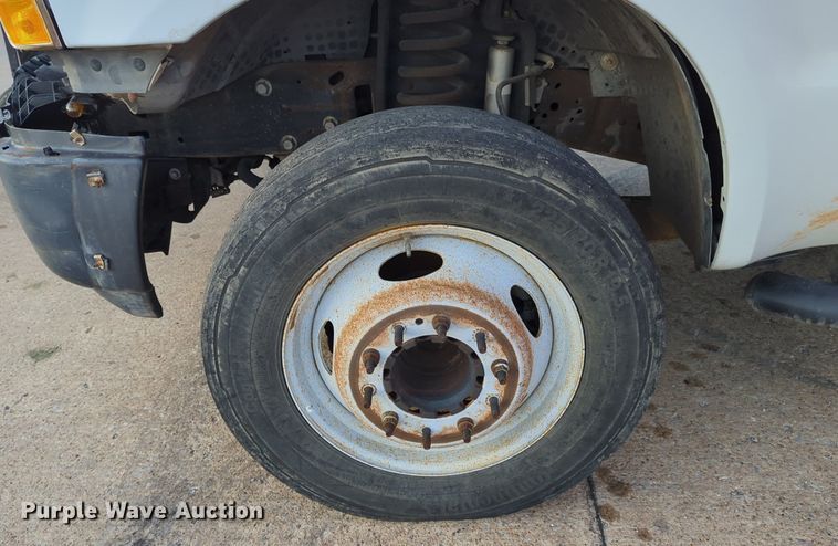 image for item OL9261 2006 Ford F450 Super Duty XL flatbed truck