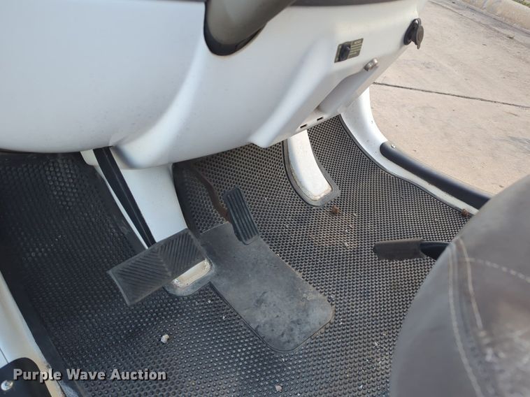 image for item OL9262 2010 GEM eL XD utility vehicle