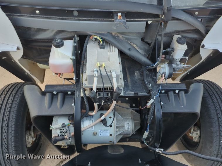 image for item OL9262 2010 GEM eL XD utility vehicle