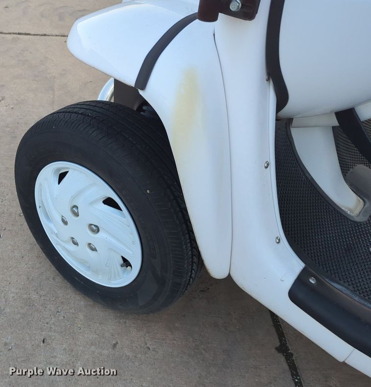 image for item OL9262 2010 GEM eL XD utility vehicle