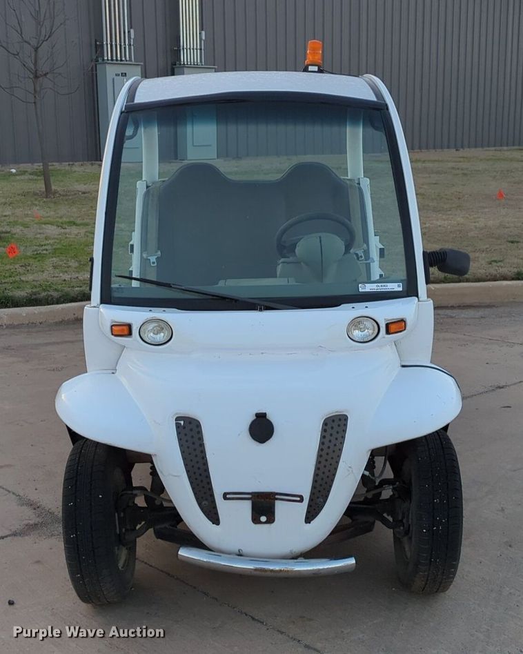 image for item OL9263 2002 GEM E825 utility vehicle