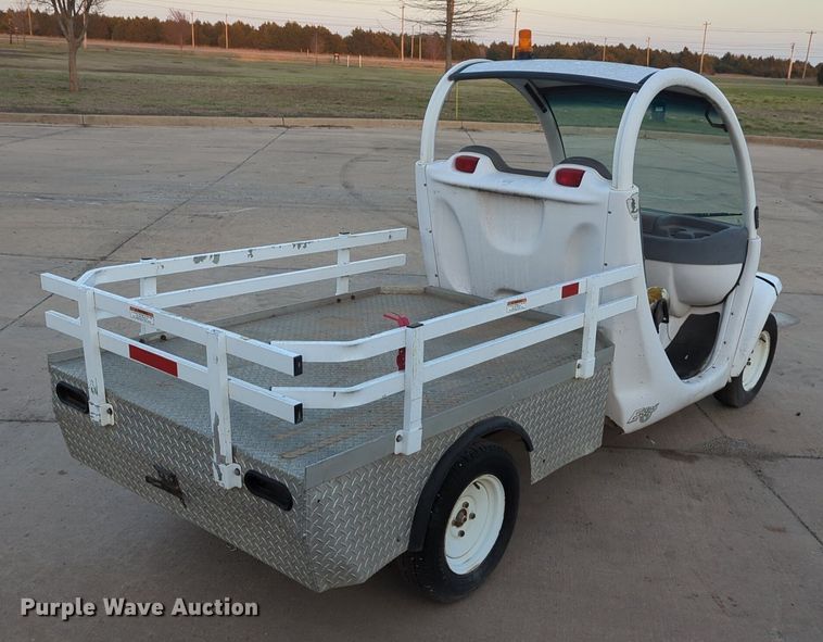 image for item OL9263 2002 GEM E825 utility vehicle