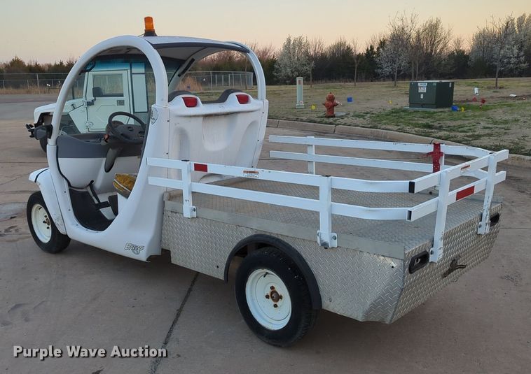 image for item OL9263 2002 GEM E825 utility vehicle
