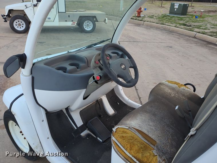 image for item OL9263 2002 GEM E825 utility vehicle