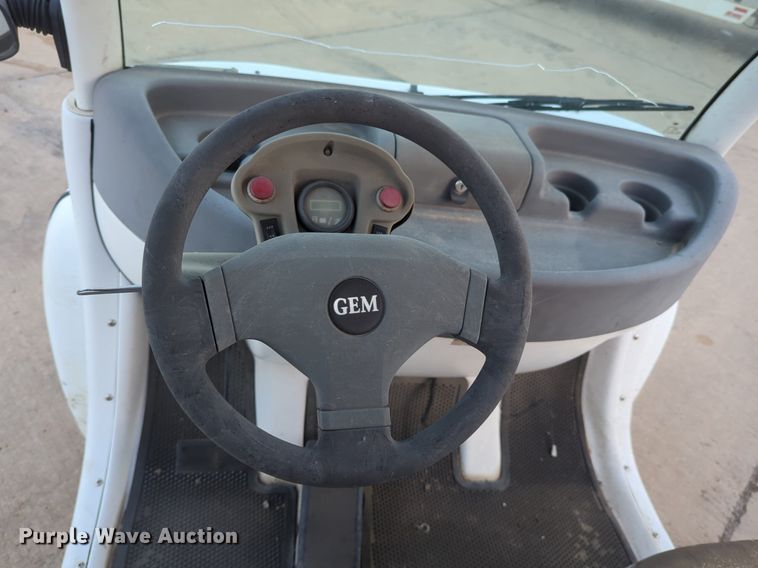 image for item OL9263 2002 GEM E825 utility vehicle