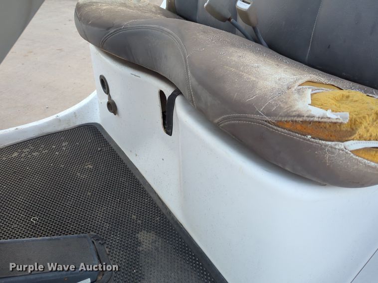 image for item OL9263 2002 GEM E825 utility vehicle