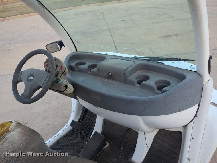 image for item OL9263 2002 GEM E825 utility vehicle