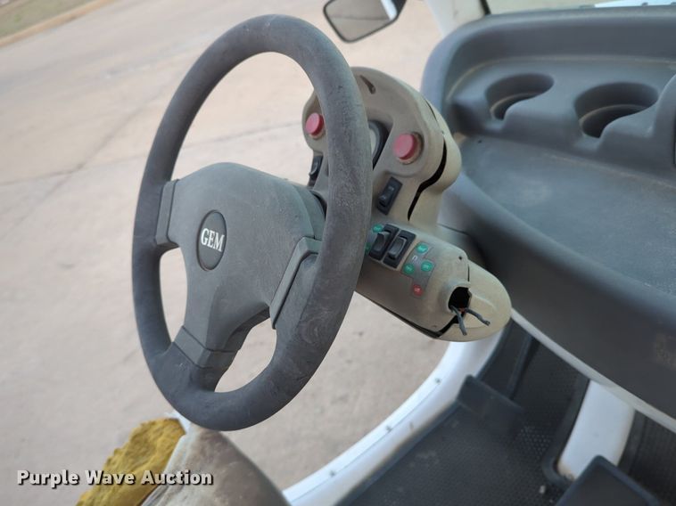 image for item OL9263 2002 GEM E825 utility vehicle