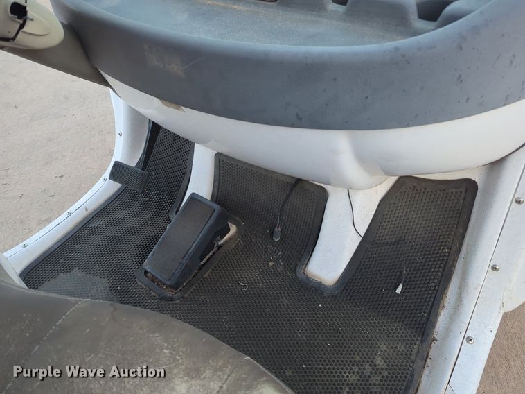 image for item OL9263 2002 GEM E825 utility vehicle