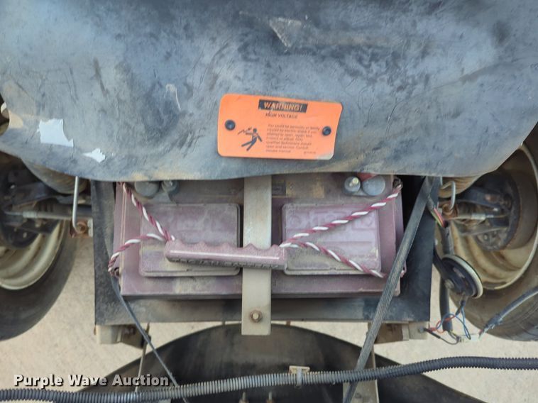 image for item OL9263 2002 GEM E825 utility vehicle