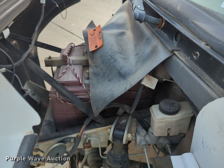 image for item OL9263 2002 GEM E825 utility vehicle