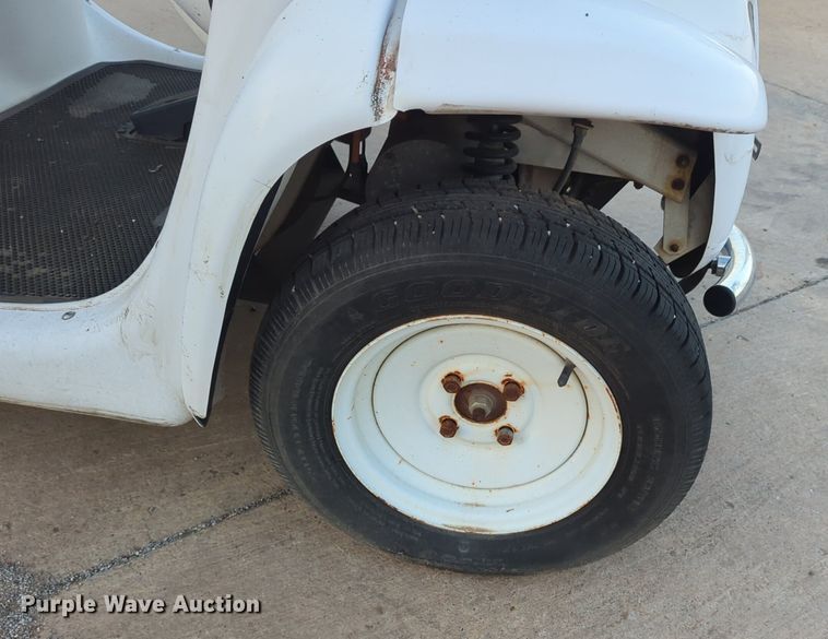 image for item OL9263 2002 GEM E825 utility vehicle