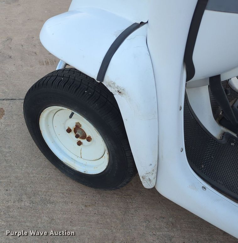 image for item OL9263 2002 GEM E825 utility vehicle