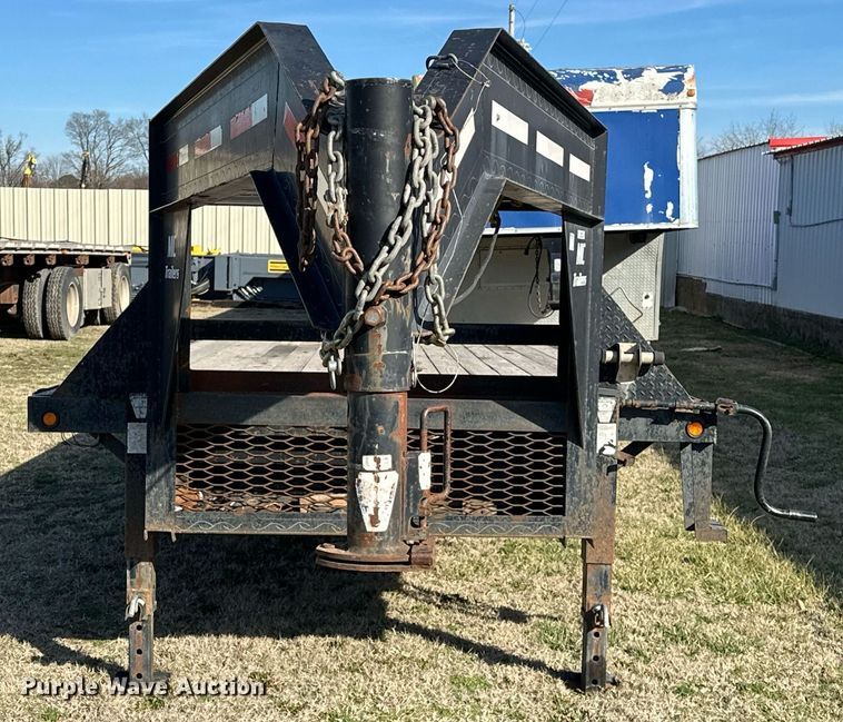 image for item OM9825 2008 MC Trailers  equipment trailer