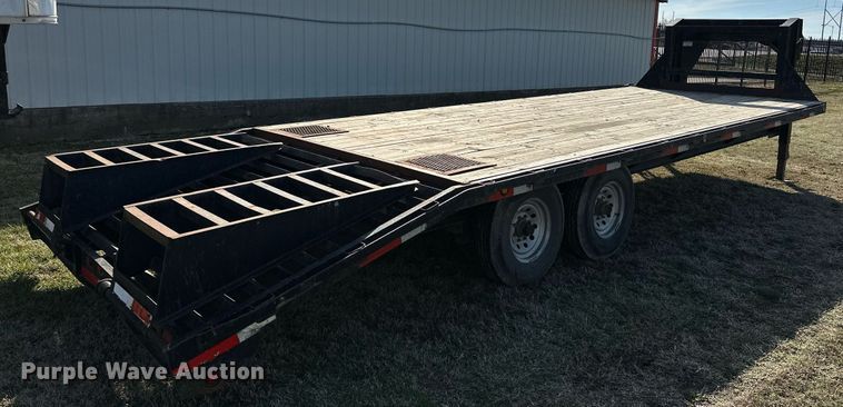 image for item OM9825 2008 MC Trailers  equipment trailer