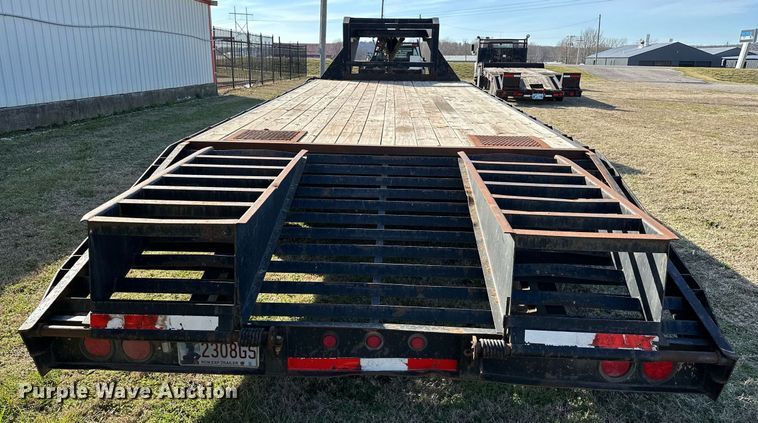 image for item OM9825 2008 MC Trailers  equipment trailer
