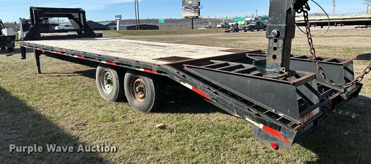 image for item OM9825 2008 MC Trailers  equipment trailer