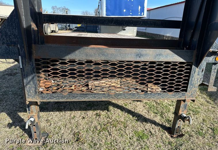 image for item OM9825 2008 MC Trailers  equipment trailer