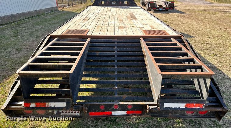 image for item OM9825 2008 MC Trailers  equipment trailer