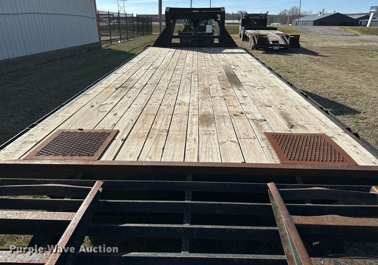 image for item OM9825 2008 MC Trailers  equipment trailer