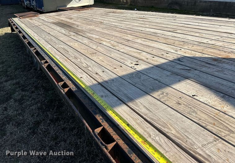 image for item OM9825 2008 MC Trailers  equipment trailer