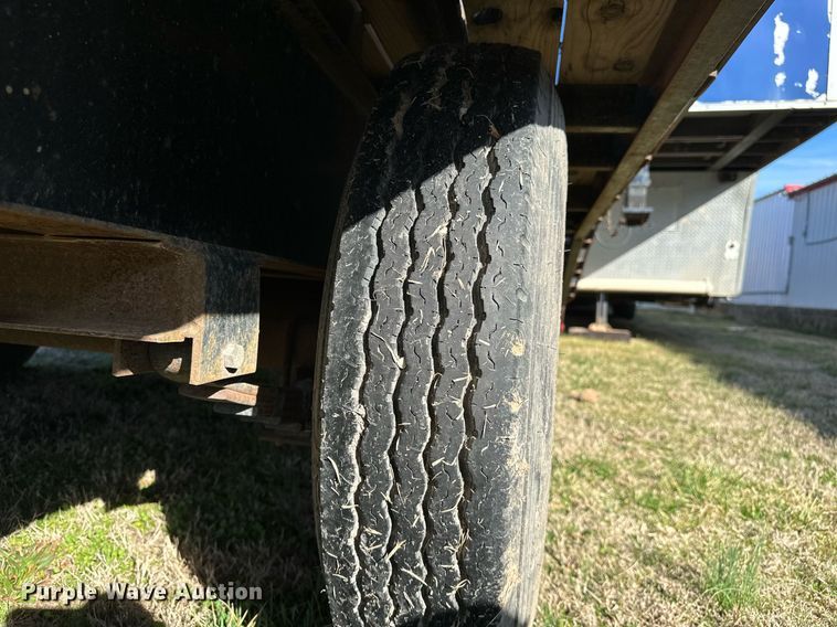 image for item OM9825 2008 MC Trailers  equipment trailer