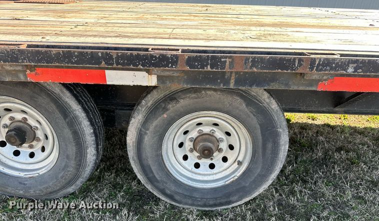 image for item OM9825 2008 MC Trailers  equipment trailer